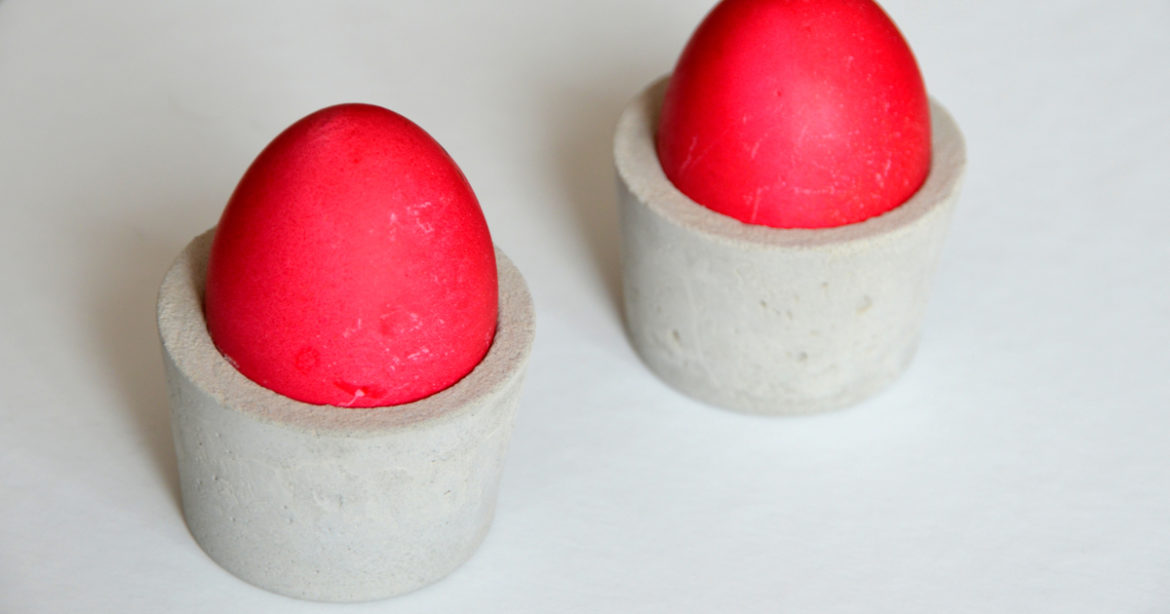 So stellst Du Eierbecher asu Beton her