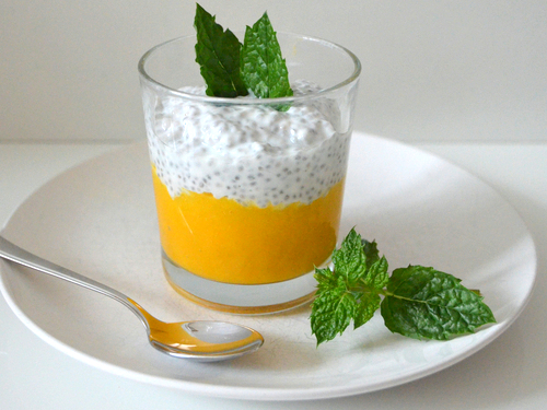 So lecker ist Chia-Mango-Joghurt Dessert im Glas