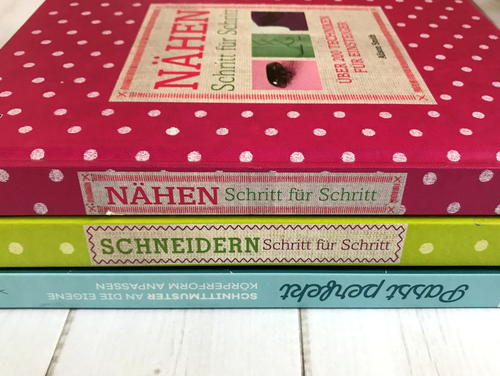 Einkaufsliste Nähen: Diese Bücher sollten unbedingt auf deiner Liste stehen.