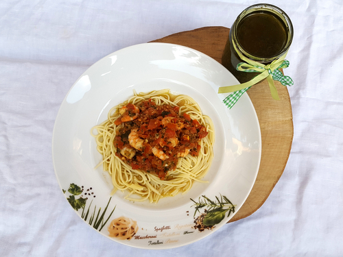 Gib das Bärlauchpesto auf die Pasta und lass es Dir schmecker!