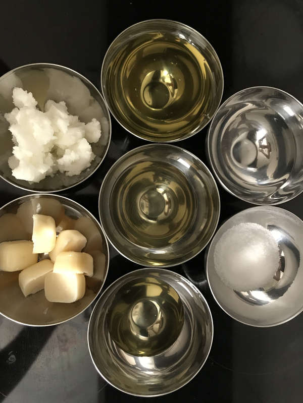 Das sind die Zuatten für die Simple and Good Naturseife