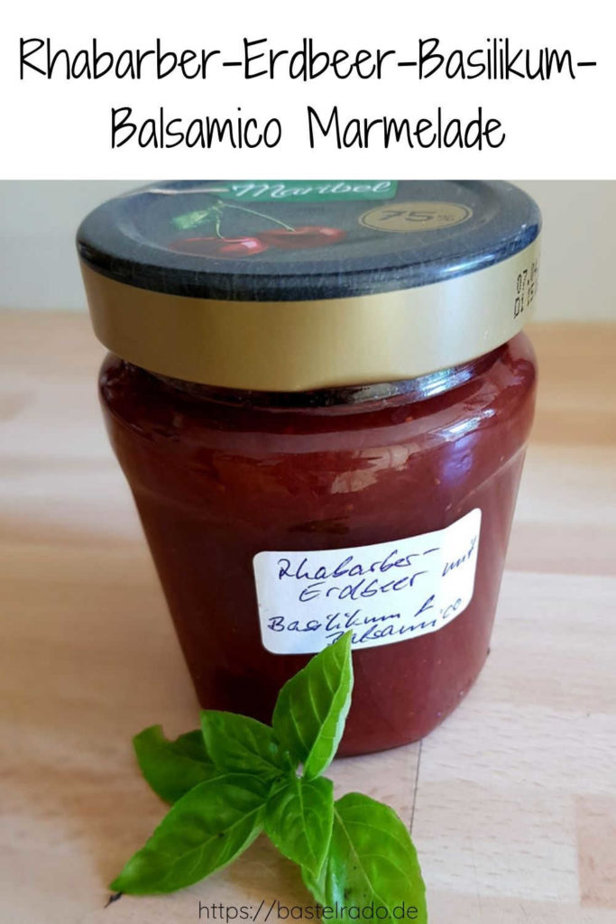 Du kannst Dir leckere Rhabarber-Erdbeer-Basilikum-Balsamico Marmelade selbst herstellen.